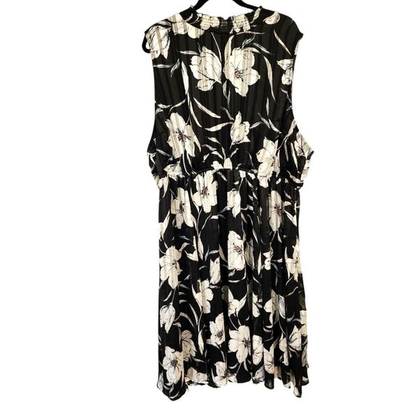 torrid Dresses & Skirts - Torrid Midi Dress 4X Black White Floral Sleeveless High Neck A-line